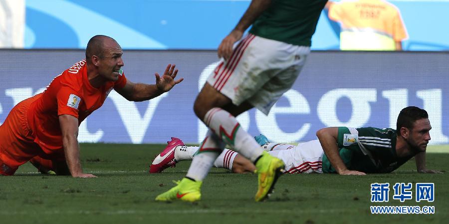 MUNDIAL 2014: Holanda pasa a cuartos de final tras vencer 2-1 a México