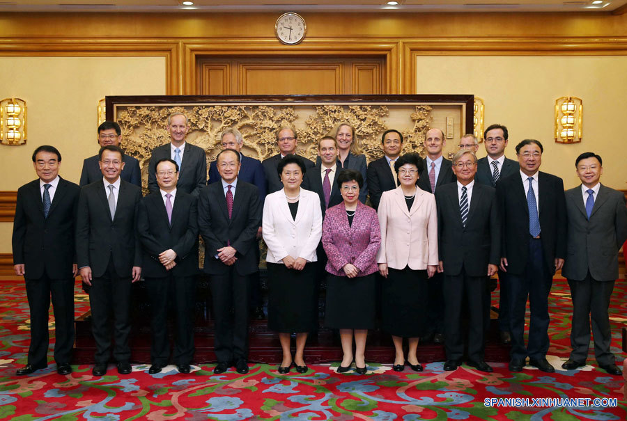 Viceprimera ministra china se reúne con jefa de OMS y con presidente de BM