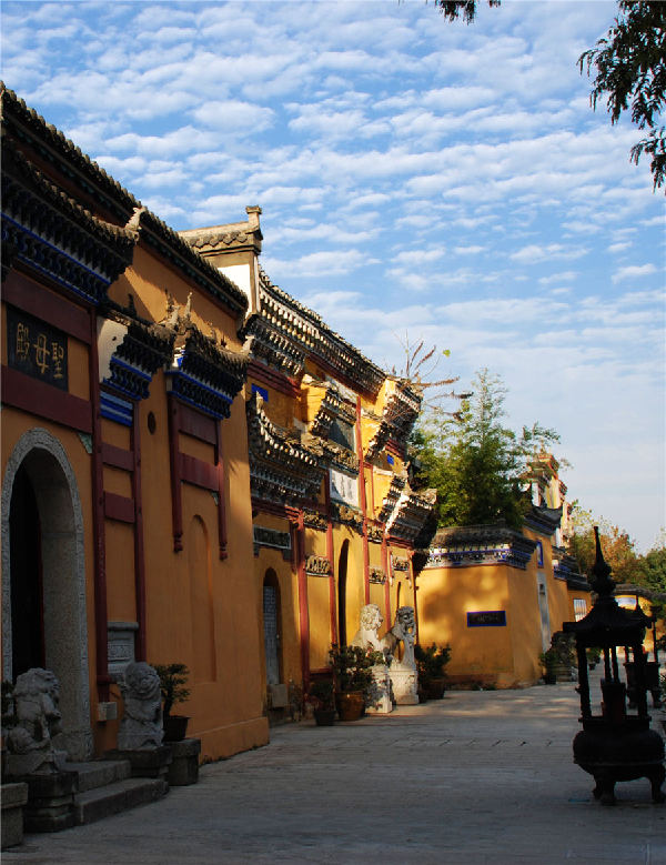 Con una historia de 2.000 a?os, Huangmei es conocido como la cuna del budismo Zen.