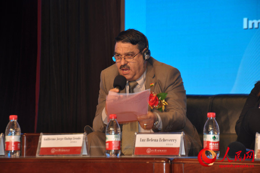 El Embajador de Bolivia en China, Sr. Guillermo Jorge Chalup Liendo dio discurso en el diálogo. (Foto: Liu Xuxia)