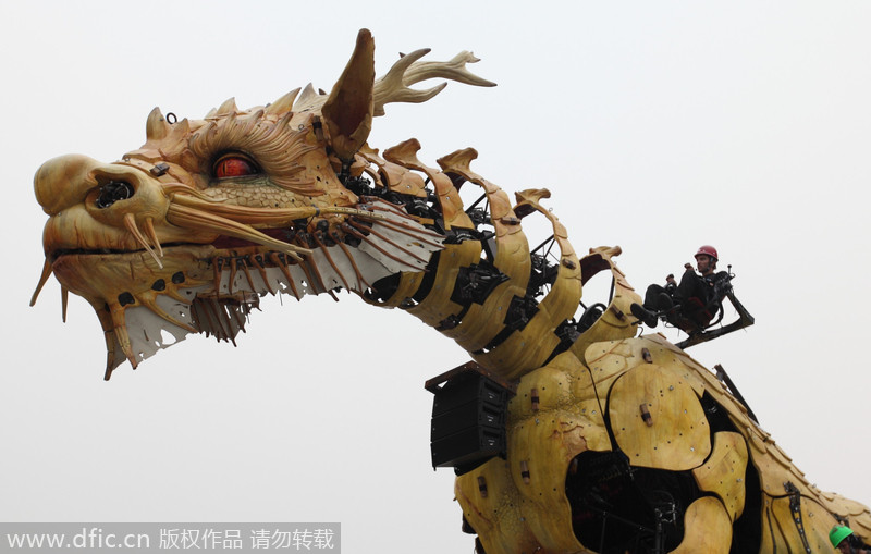 El dragón-caballo ha sido creado por el artista francés Francois Delaroziere. [Foto/PPC]