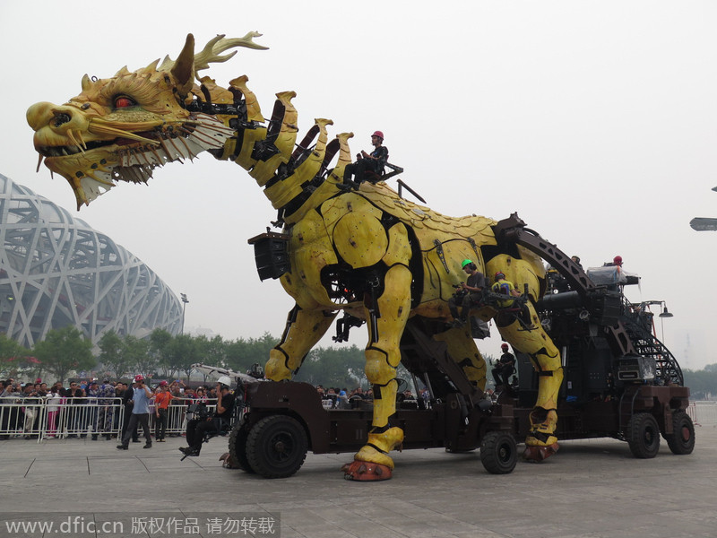 El dragón-caballo ha sido creado por el artista francés Francois Delaroziere. [Foto/PPC]