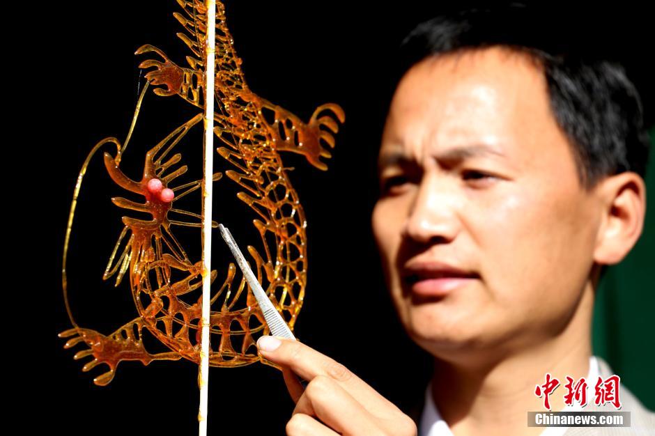 Liu Shengli, el pintor que dibuja con azúcar.