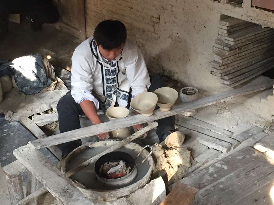 Periodistas extranjeros visitan la capital mundial de la porcelana