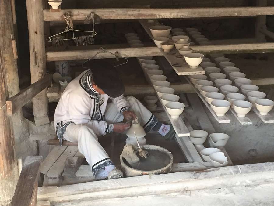 Periodistas extranjeros visitan la capital mundial de la porcelana