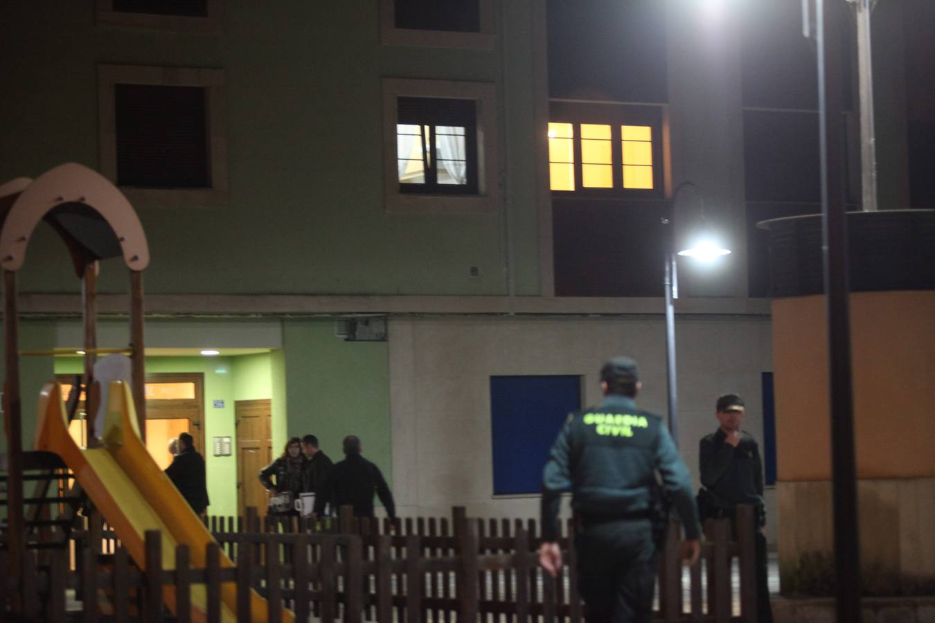 Mata a sus dos hijas de 7 y 9 a?os en San Juan de la Arena y luego se suicida