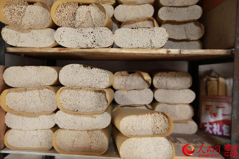 Haciendo fideos en el pueblo Shixia de Guanzhong, provincia de Shaanxi. 