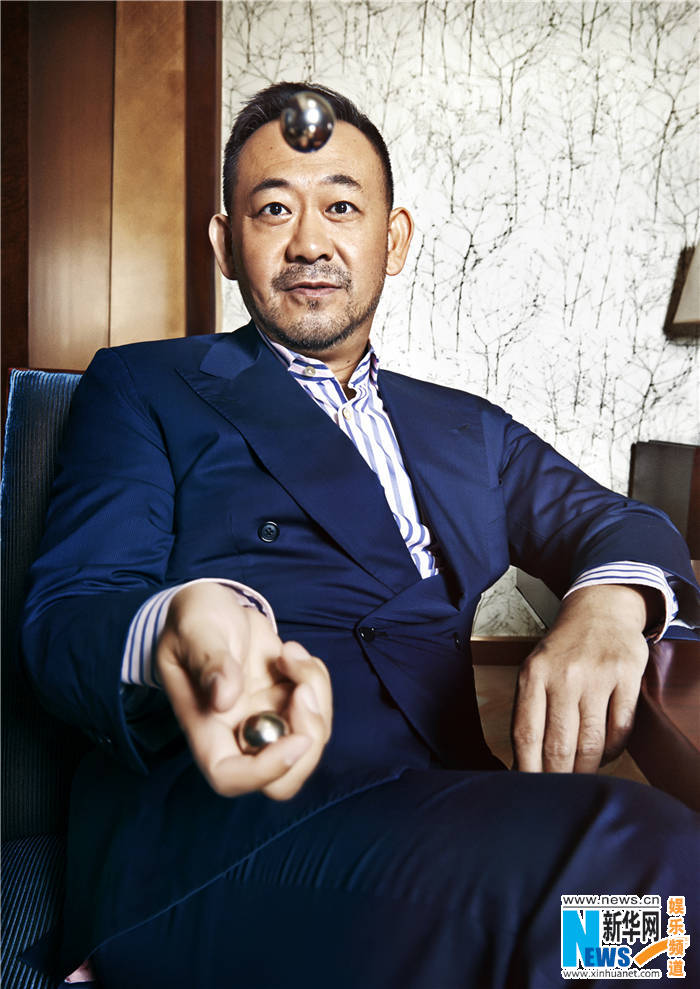 Actor Jiang Wu posa para revista 