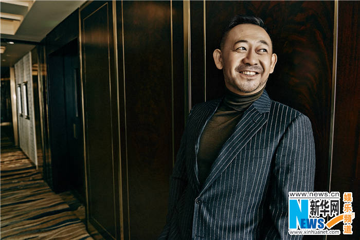 Actor Jiang Wu posa para revista 