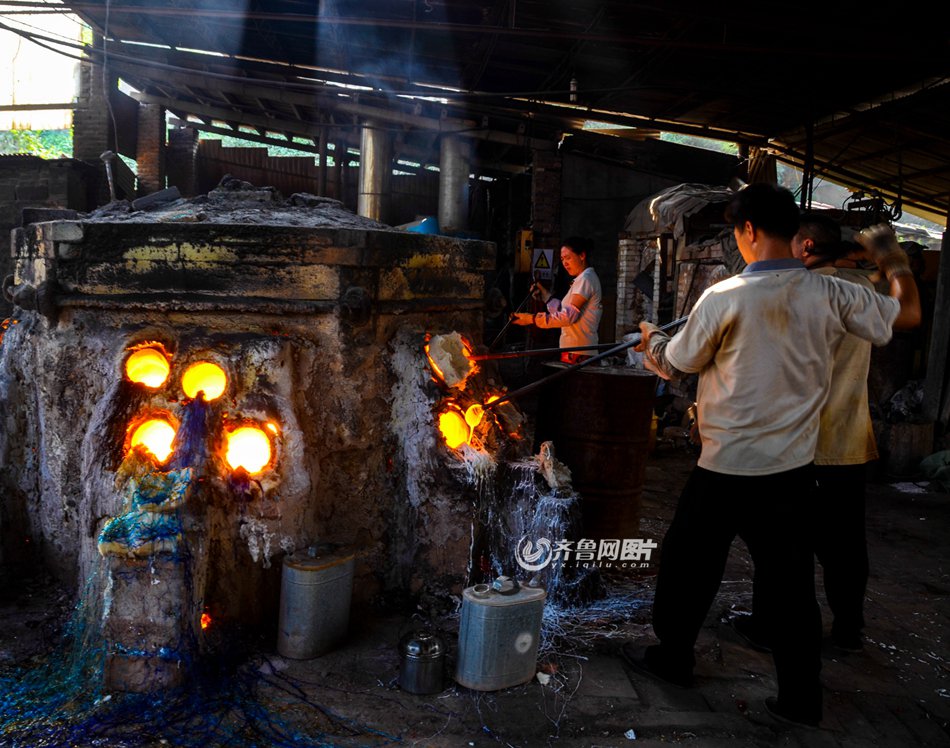 El arte de moldear el vidrio a 1000 grados centígrados