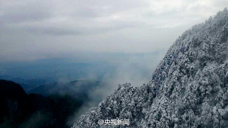 Cae la nevada más grande en 7 a?os sobre la monta?a Emei de Sichuan