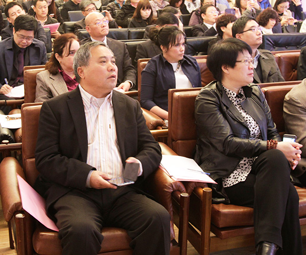 Más de 30 representantes y directivos de empresas chinas del sector farmacéutico y biotecnológico escucharon con atención las ofertas de nuevas inversiones en Cuba. (Foto: YAC)