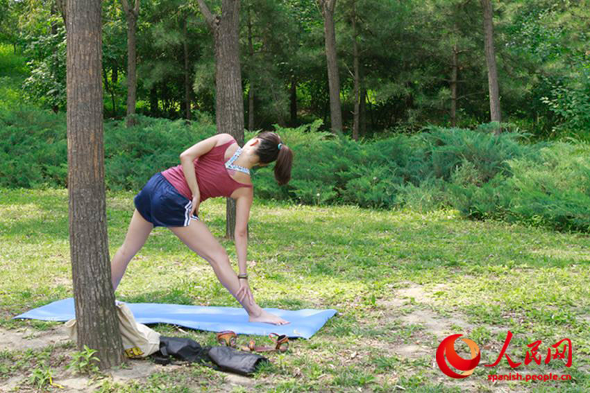 Este 21 de junio, con prácticas masivas de asanas (posturas), meditación y cánticos China celebró el Día Internacional del Yoga. En el parque de Chaoyang, en Pekín, cientos de personas se reunieron junto a instructores de distintas academias y grupos para recibir clases gratuitas y aprender los principios de la milenaria ciencia Yoga. (Foto: YAC)
