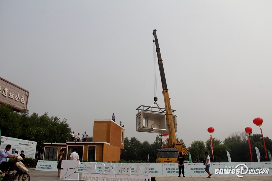 Construyen una villa de dos plantas en tres horas