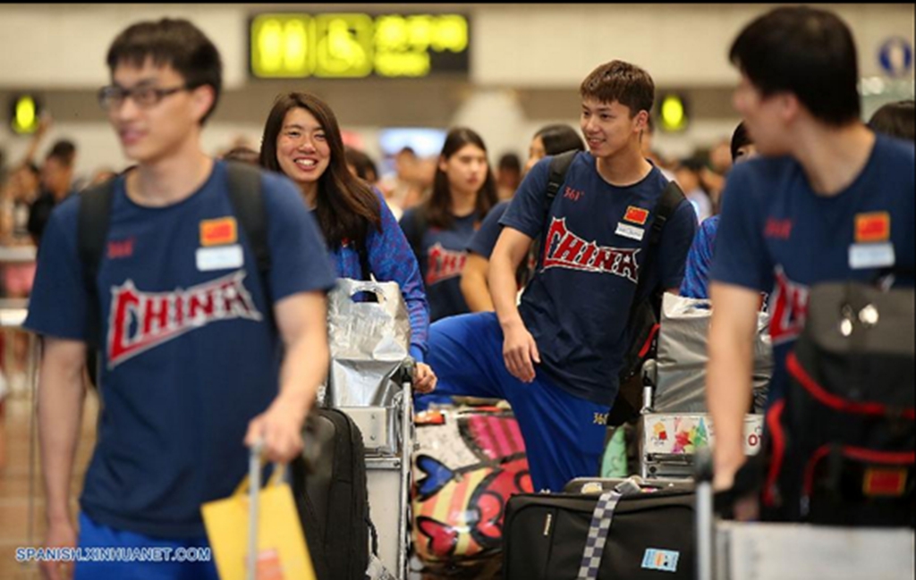 El equipo de natación de China regresa a Beijing