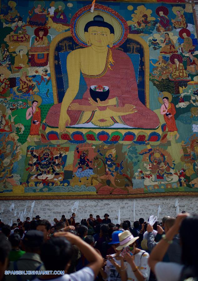 200.000 creyentes budistas celebran Festival de Shoton en el Tíbet 2
