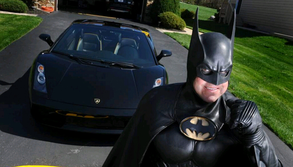 Batman muere en un accidente en EE.UU.