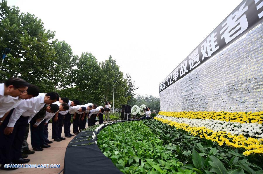 Celebrada ceremonia de duelo por fallecidos en explosión de Tianjin