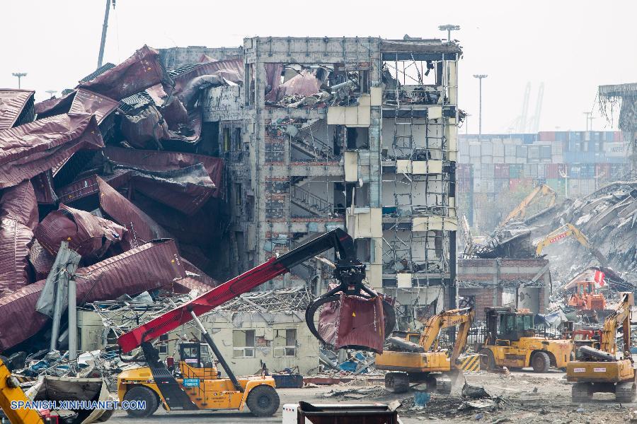 Asciende a 135 cifra de muertos de explosión en Tianjin