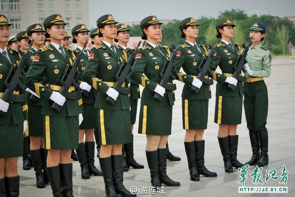 Fotos de soldados en el entrenamiento para el desfile militar