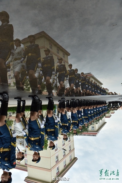 Fotos de soldados en el entrenamiento para el desfile militar