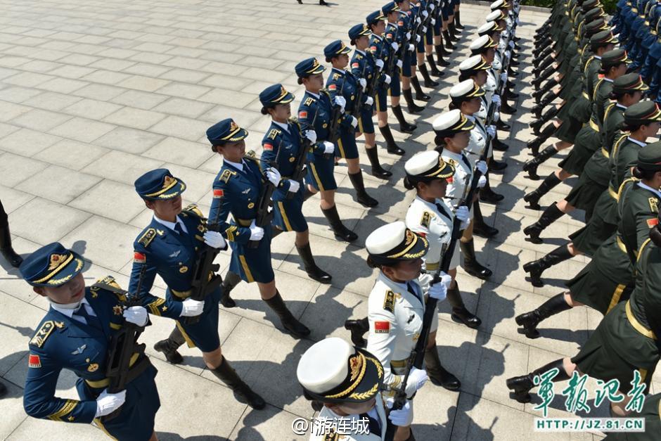 Fotos de soldados en el entrenamiento para el desfile militar