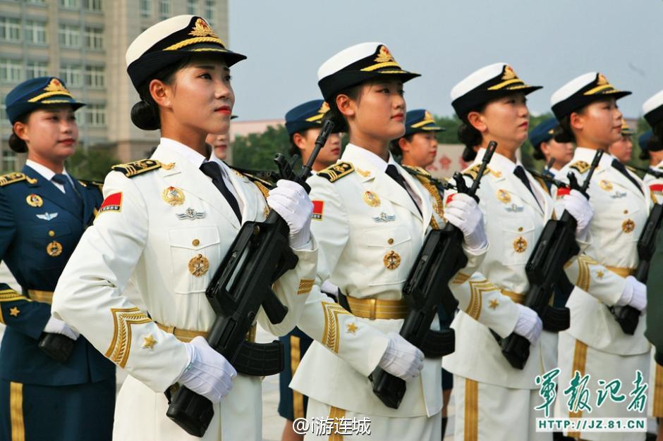 Fotos de soldados en el entrenamiento para el desfile militar