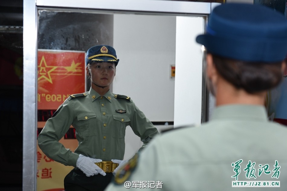 Fotos de soldados en el entrenamiento para el desfile militar