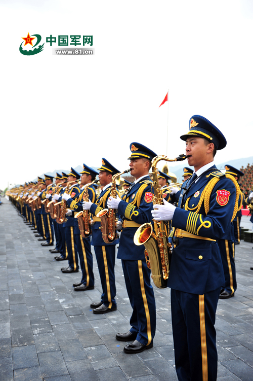 Fotos de soldados en el entrenamiento para el desfile militar