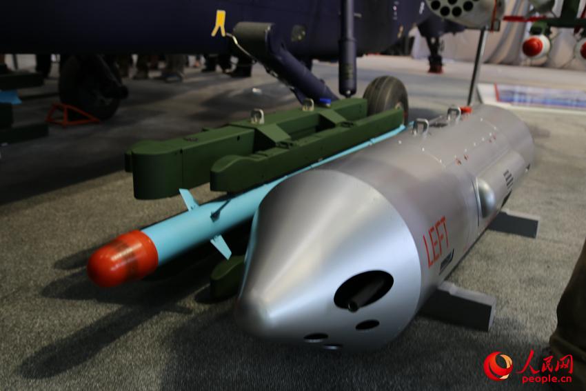 Exhiben el Helicóptero armado 19 E en la III Exposición de Helicópteros