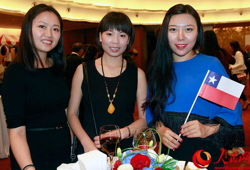 Este a?o China y Chile cumplen 45 a?os de relaciones diplomáticas. La Semana Gastronómica de Chile es una oportunidad para degustar en Pekín la alta cocina chilena, especialmente los productos del mar, elaborados por el experimentado chef Coco Pacheco. (Foto: YAC)