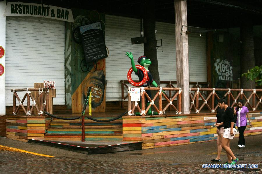 Huracán "Patricia", de máxima categoría, toca territorio mexicano