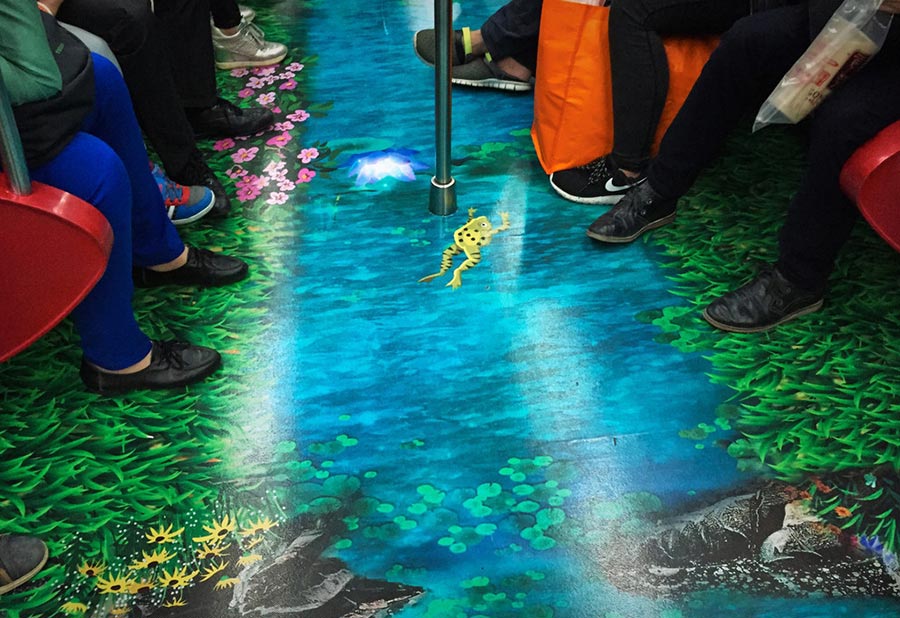 Grafiti con temática subacuática en el metro de Foshan