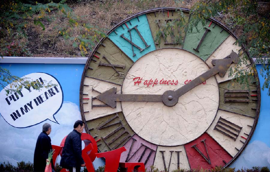 Paredes con mensajes románticos iluminan Shenyang