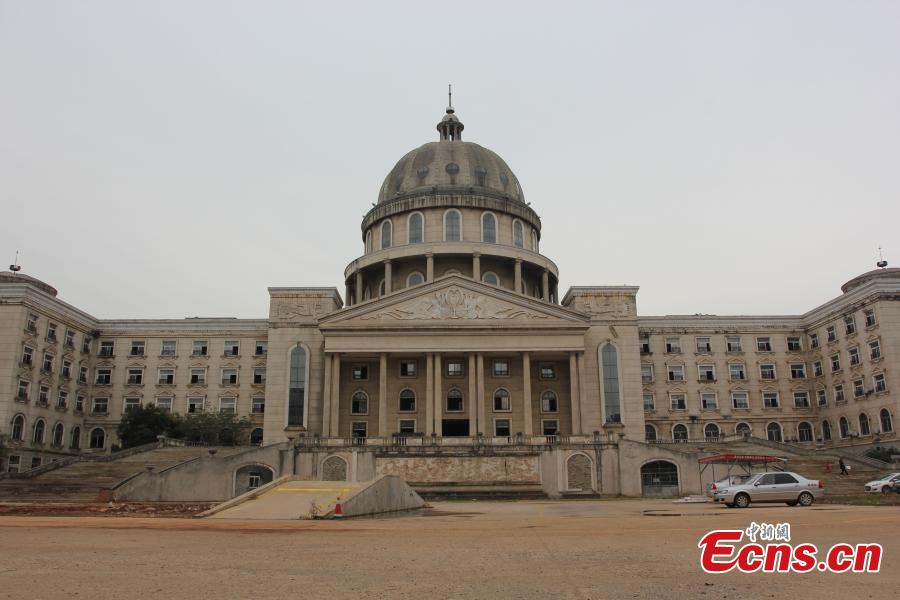 Réplica china del Capitolio queda en el abandono