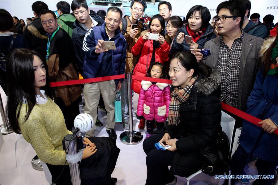 Robots realistas pueden ayudar a enfrentar soledad