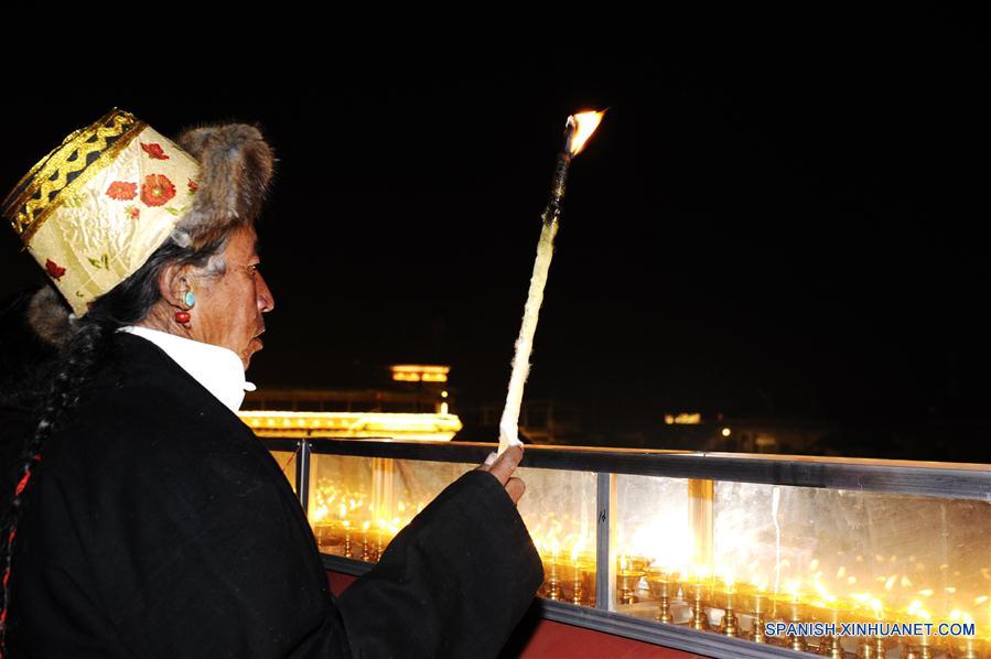 Día de Lámpara de Mantequilla en Tibet