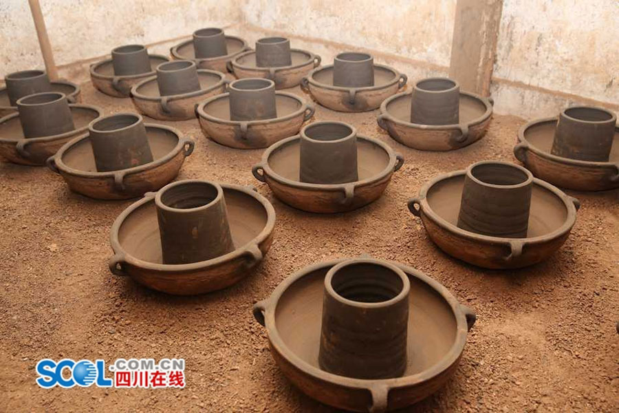 Muchos “puristas” de la olla mongola le hacen pedidos directos a Huang, confiados en su gran habilidad y conocimiento para conservar lo mejor de la tradición artesanal que demanda excelencia cuando de consumir el manjar más popular de Chinas se trata.(Foto: Scol.com.cn)
