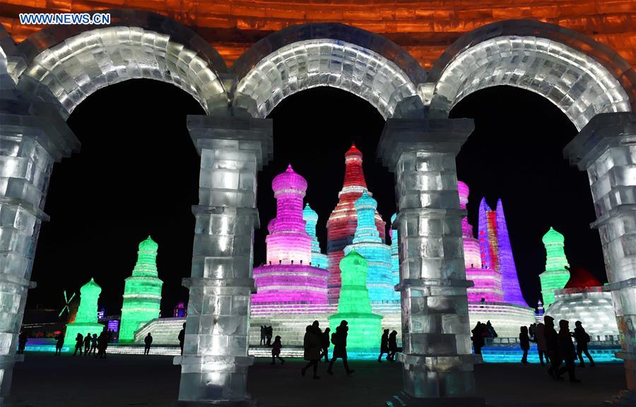 Inauguran el Festival Internacional de Hielo y Nieve de Harbin