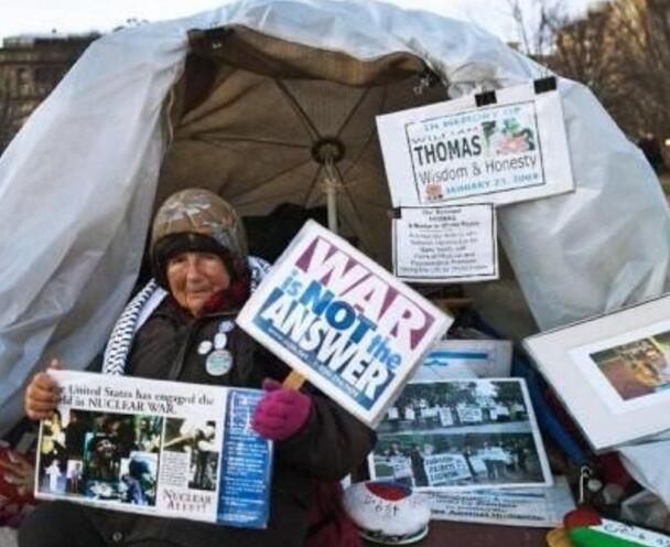 Muere Conchita Picciotto, la espa?ola que acampó 30 a?os en la Casa Blanca