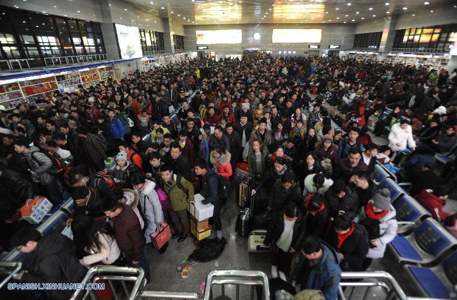 Trenes de alta velocidad asumen presión de viajes por festividad en China