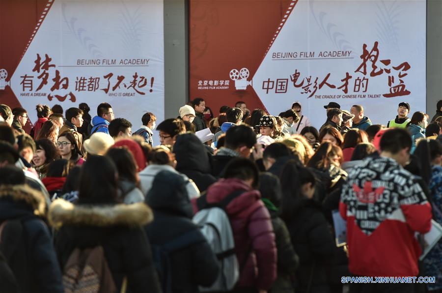 Aspirantes a estrellas de cine en China enfrentan obstáculos por bajo dominio del inglés