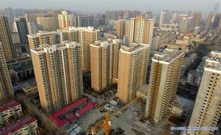 Los precios de casas nuevas registraron el mayor descenso, de 52,7 por ciento anual, en Shenzhen, seguida por Shanghai (21,4 por ciento) y Beijing (11,3 por ciento).(Xinhua/Li Bo)