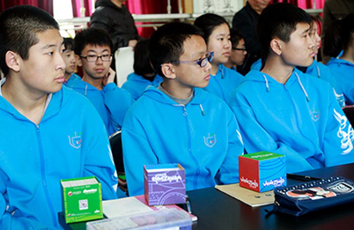 Jóvenes chinos juegan y aprenden con la “Ruta de Venezuela”