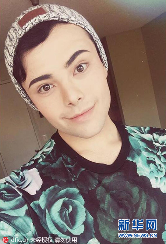 Este chico se maquilla como las princesas de Disney y es increíble