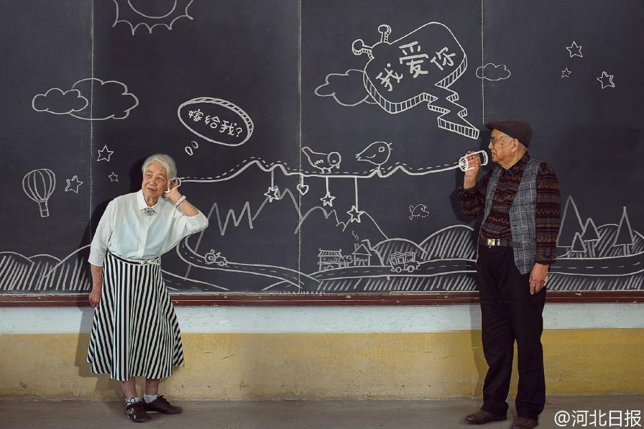 Pareja de 95 a?os celebran su 64°aniversario con una sesión de fotos a la moda
