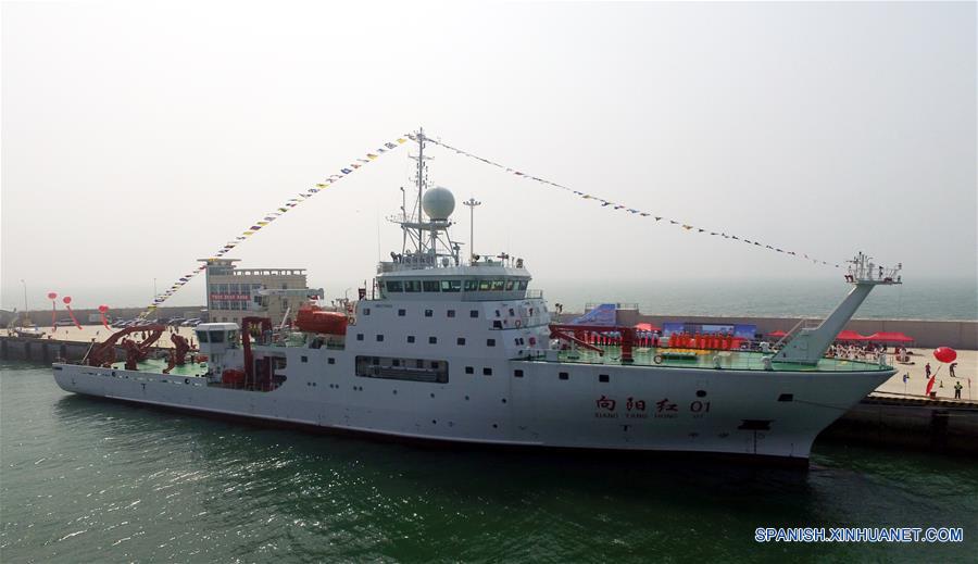 Vista del buque de expedición científica "Xiangyanghong 01", en Qingdao, provincia de Shandong, en el este de China, el 18 de junio de 2016. El nuevo buque de expedición científica de China "Xiangyanghong 01", fue puesto en servicio subordinado al Primer Instituto de Oceanografía de la Administración Estatal Oceánica y se unió al equipo de investigación oceánica de China el sábado en Qingdao. (Xinhua/Wan Houde)