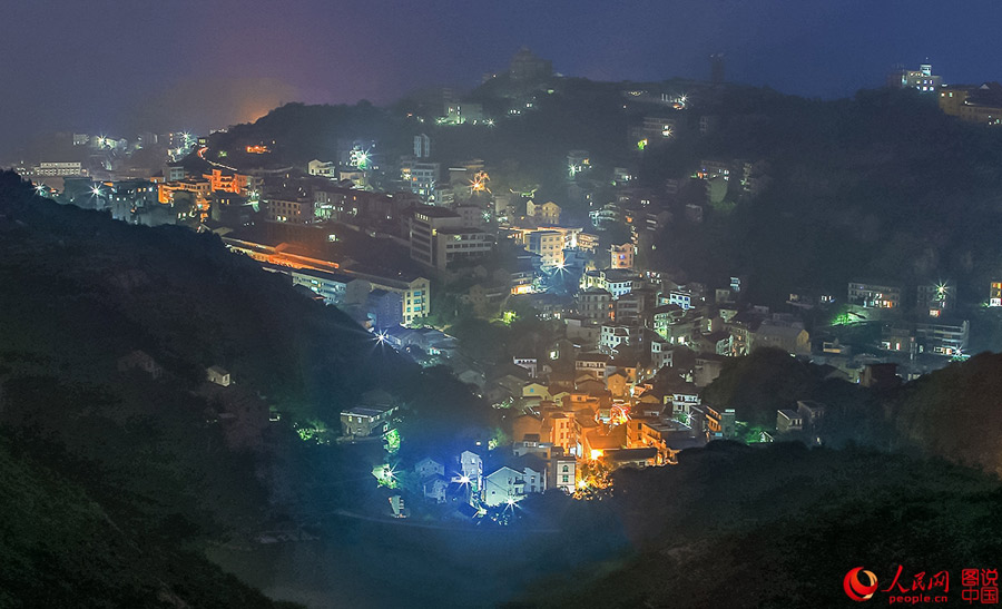 Tranquilo paisaje costero del poblado Shitang