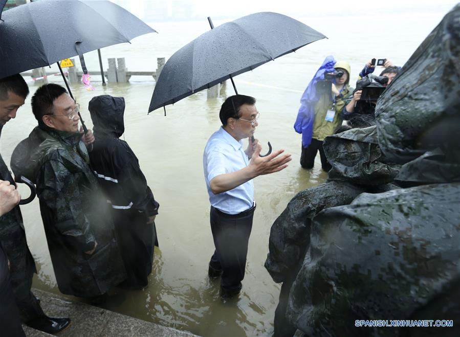 El premier chino, Li Keqiang realizauna visita de inspección en las provincias de Anhui, Hunan y Hubei el martes y miércoles para observar de primera mano el control de inundaciones y la ayuda por desastre.(Xinhua / Pang Xinglei)