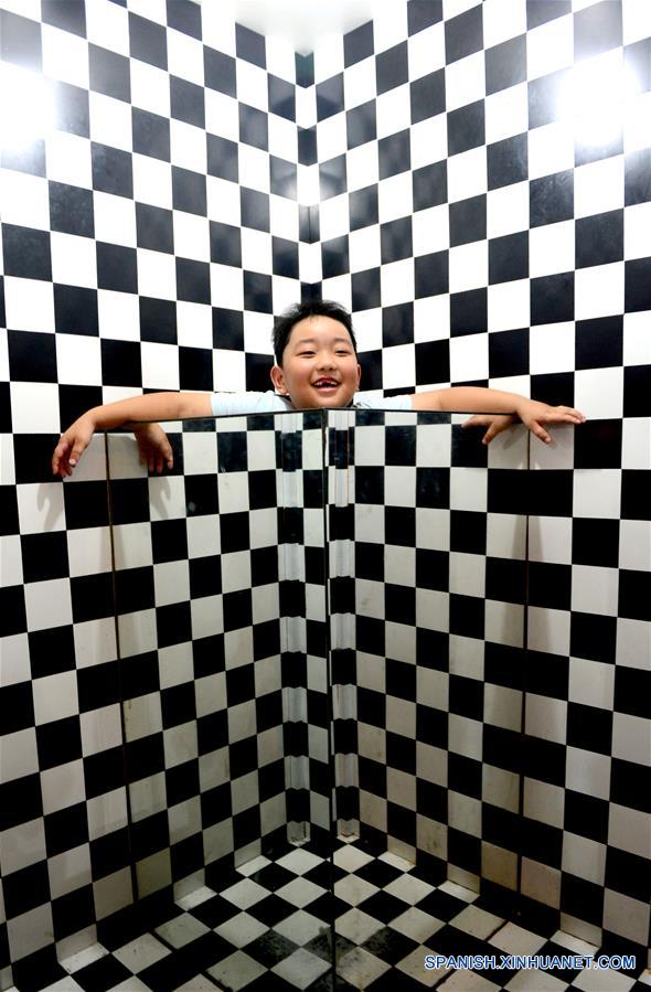 Museo de la Ciencia durante las vacaciones de verano en Zhengzhou